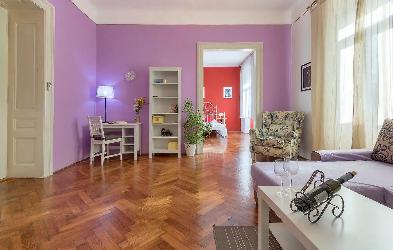 Pula City Center Big Apartment With Private Parking